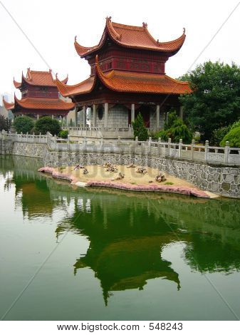 Kaksi kerroksinen Kiinan Acient ullakot By Water: kuva nro 1175
