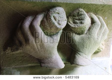 Händen Brot zu brechen