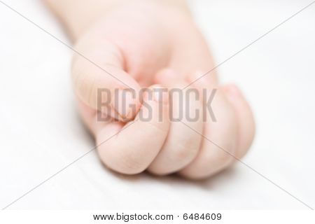 Mano di bambino