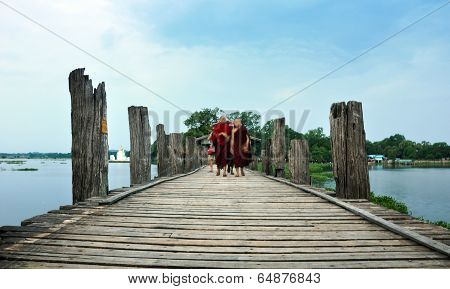 Mandalay, Myanmar - Oct 9: Unidentified Young Monks Walking On U Bein Bridge, Myanmar