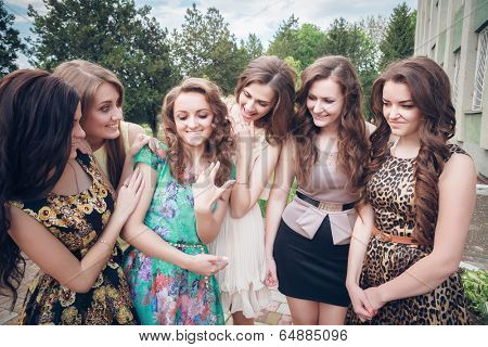 girl brags to girlfriends of a ring