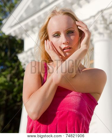 Face Coseup Pretty Blonde 