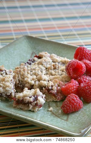 Raspberry crumb cake bars