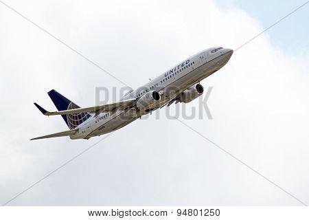 United Airlines Boeing 737-824