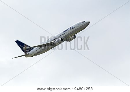 United Airlines Boeing 737-824