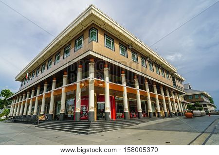 Bandar Seri Begawan,Brunei-Nov 12,2016:Yayasan Sultan Haji Hassanal Bolkiah Complex at Bandar Seri Begawan,Brunei Darussalam .The largest shopping mall in Bandar Seri Begawan