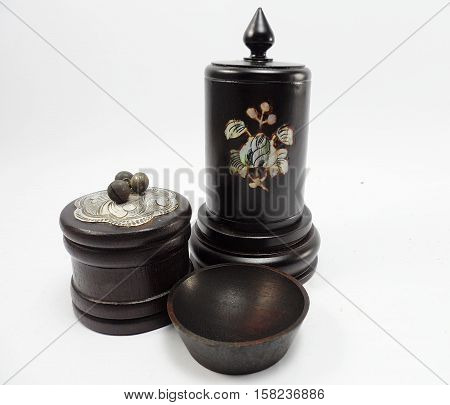 The wooden round box made of aromatic wood and dye them black with the silver and pearl engraving.