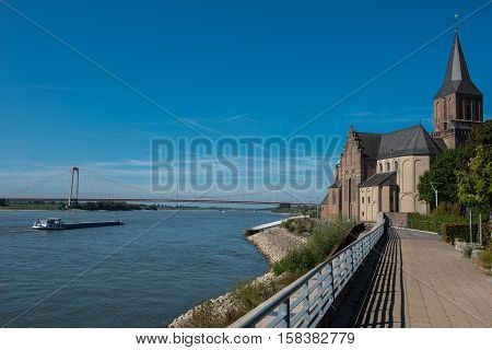 Martinikirche in Emmerich with a view of the Rheinbrücke