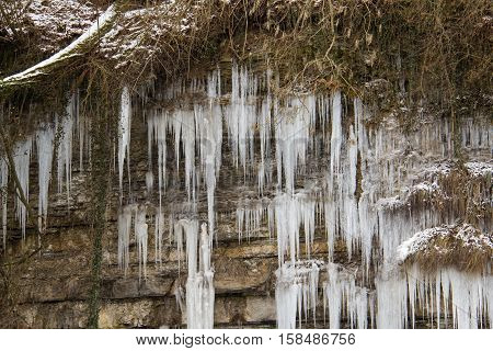 Jagst in the winter / Icicles hang from the bluff to the river.