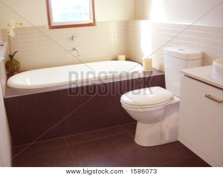 Baño completo con bañera