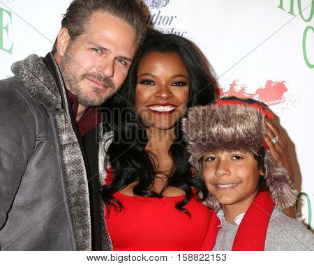 LOS ANGELES - NOV 27:  Bradford Sharp, Keesha Sharp, Solomon Sharp at the 85th Annual Hollywood Christmas Parade at Hollywood Boulevard on November 27, 2016 in Los Angeles, CA