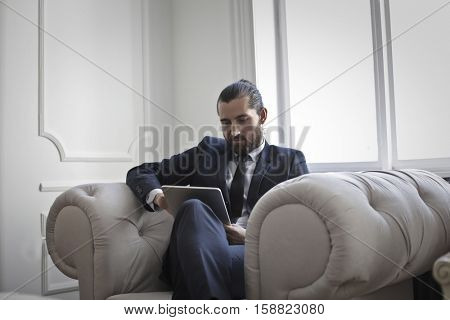 Guy using his tablet in a fotel