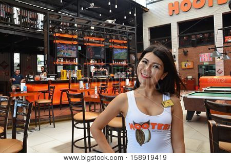 Hooters Girl Poses For Photo In Hooters Restaurant
