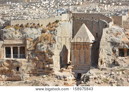 JERUSALEM ISRAEL 23 10 16: The tomb of the priest Zechariah Ben Jehoiada is an ancient stone monument adjacent to the Tomb of Benei Hezir.