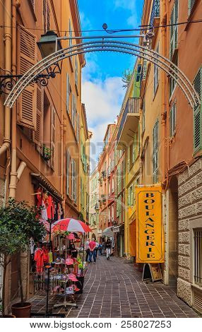 Monaco Ville, Monaco - October 13, 2013: Narrow Street With Vendor Stalls In The Center Of Old Town 