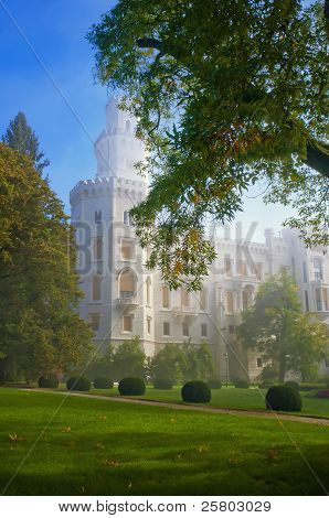 Tjekkiske slot Hluboka Nad Vltavou i Myst