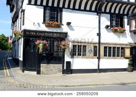 Chester, Uk - July 19, 2018: Ye Olde Kings Head Built 1622, Outside View Of The Pub On Lower Bridge 