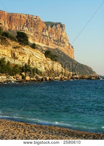 A Cassis Mountain Beach