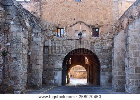 Gateway To The City Through The Walls Of Ciudad Rodrigo, Salamanca Province, Castilla Leon, Spain