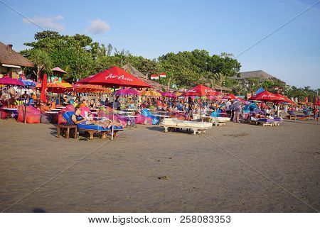 Seminyak, Indonesia - September 13, 2018: Tourist And Local Waiting For Sunset At Seminyak Beach In 