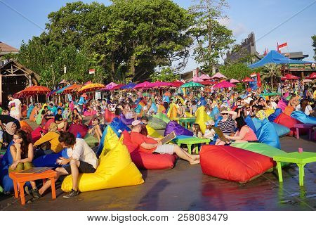 Seminyak, Indonesia - September 13, 2018: Tourist And Local Waiting For Sunset At Seminyak Beach In 