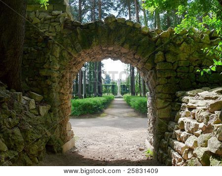 alten Pfad in Ã¶ffentlichen Park. Archangelskoje. Moskau