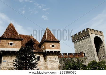 La Barbacane & Tour Des Pendus - Cahors - France