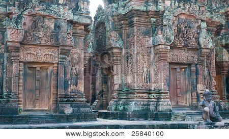 อาคารที่วัดปราสาทบันทายศรีในกัมพูชา