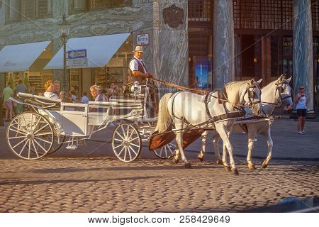 Vienna, Austria - 19.08.2018: Horse-drawn Carriage Or Fiaker, Popular Tourist Attraction, On Michael