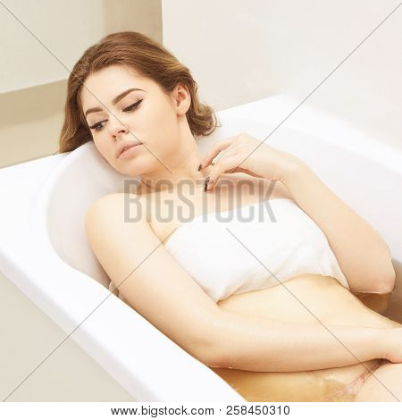 Detox Girl Bath Therapy. Pant Maral Blood Health Skincare. Organic Relax Woman Body Tub. Young Femal
