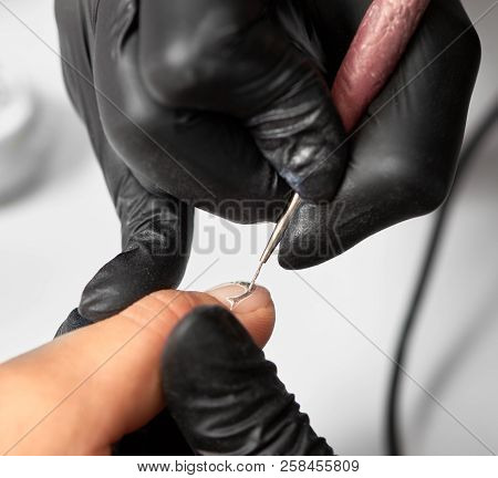 Close-up Of Professional Manicurist Hands In Black Rubber Gloves Painting Elegant Abstract Silver Gl