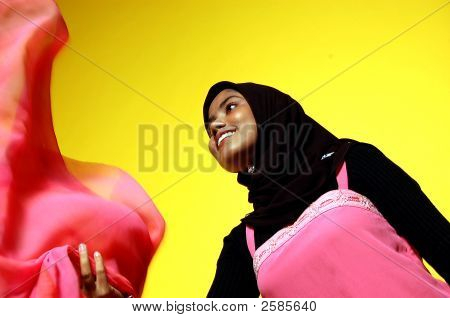 Menina de vestido rosa