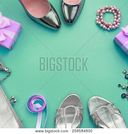 Festive Composition Flat Lei Set Womens Accessories Jewelry Gifts Dress Shoes Purse Necklace Box Of 