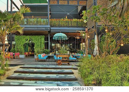 La Mer In Dubai, Uae - May 06, 2018: One Of The Cafes On The Beach Of La Mer.   It Is A New Beachfro