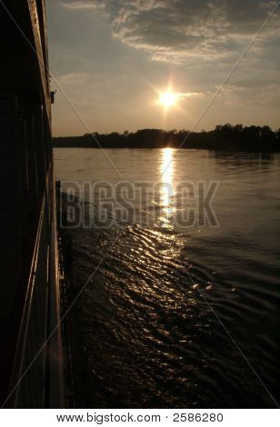 Riverboatsunset