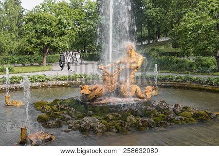 St Petersburg, Russia - 03 June, 2018: Wide Angle Picture Of Ornate Golden Fountain At Peterhof, Imp