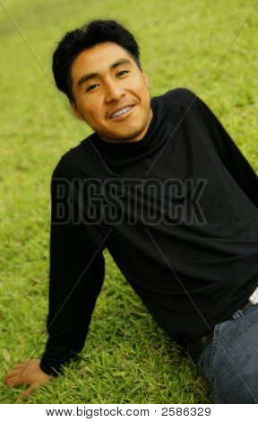 Man zit op gras 2