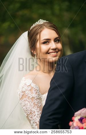 Beautiful Bride In Pakr On The Wedding Day