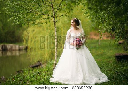 Beautiful Bride In Pakr On The Wedding Day