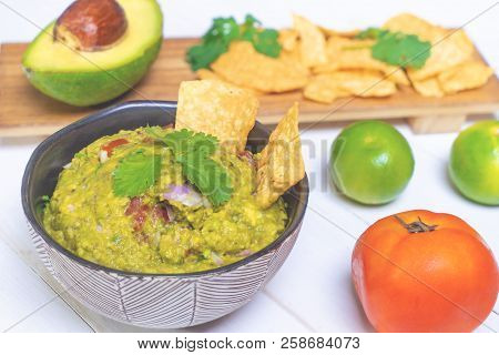 Maxican Style Serve Of Maxican Avocado Guacamole With Chips