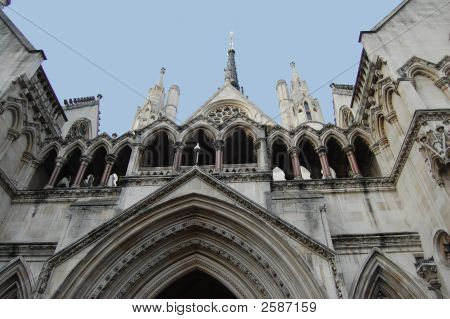 Primer plano de la corte real de justicia, Londres