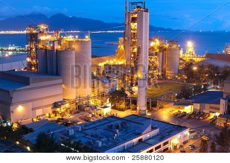 Cement plante, beton eller cementfabrik, tung industri eller bygge-og anlægssektor.