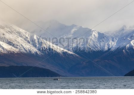 Foggy And Cloudy Climate Of Lake Wanaka Most Popular Traveling Destinationa In New Zealand