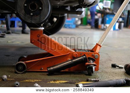 Brake Disc & Wheel Hub Axle Heck In Auto Service. Car Lift Up For Tyre Replacement In Garage.