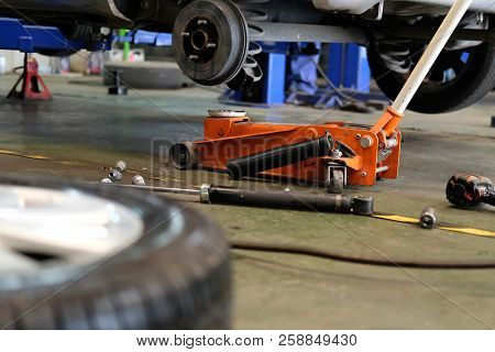 Brake Disc & Wheel Hub Axle Heck In Auto Service. Car Lift Up For Tyre Replacement In Garage.