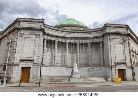 Aberdeen, United Kingdom - August 3: Wide Angle View Of The Aberdeen City War Memorial In The City O