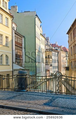 カラフルな家、Certovka (Davil のストリーム), Kampa 島, プラハ, チェコ共和国