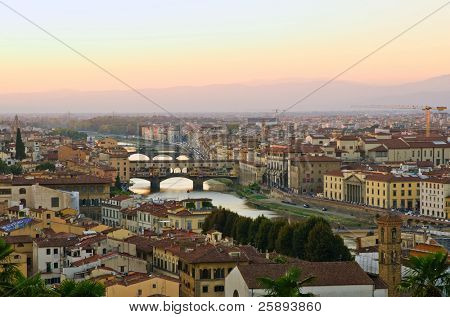 Vista panoramica al tramonto a Firenze, Toscana, Italia