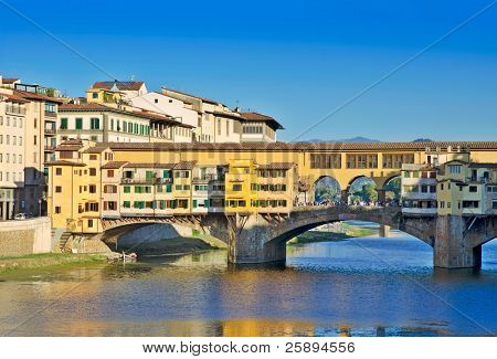 Ponte sul fiume Arno a Firenze, Italia