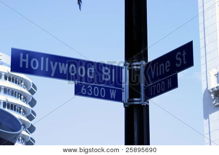 Hollywood ve Vine street imzaladılar. Dünyanın en ünlü Emlak kısmını.